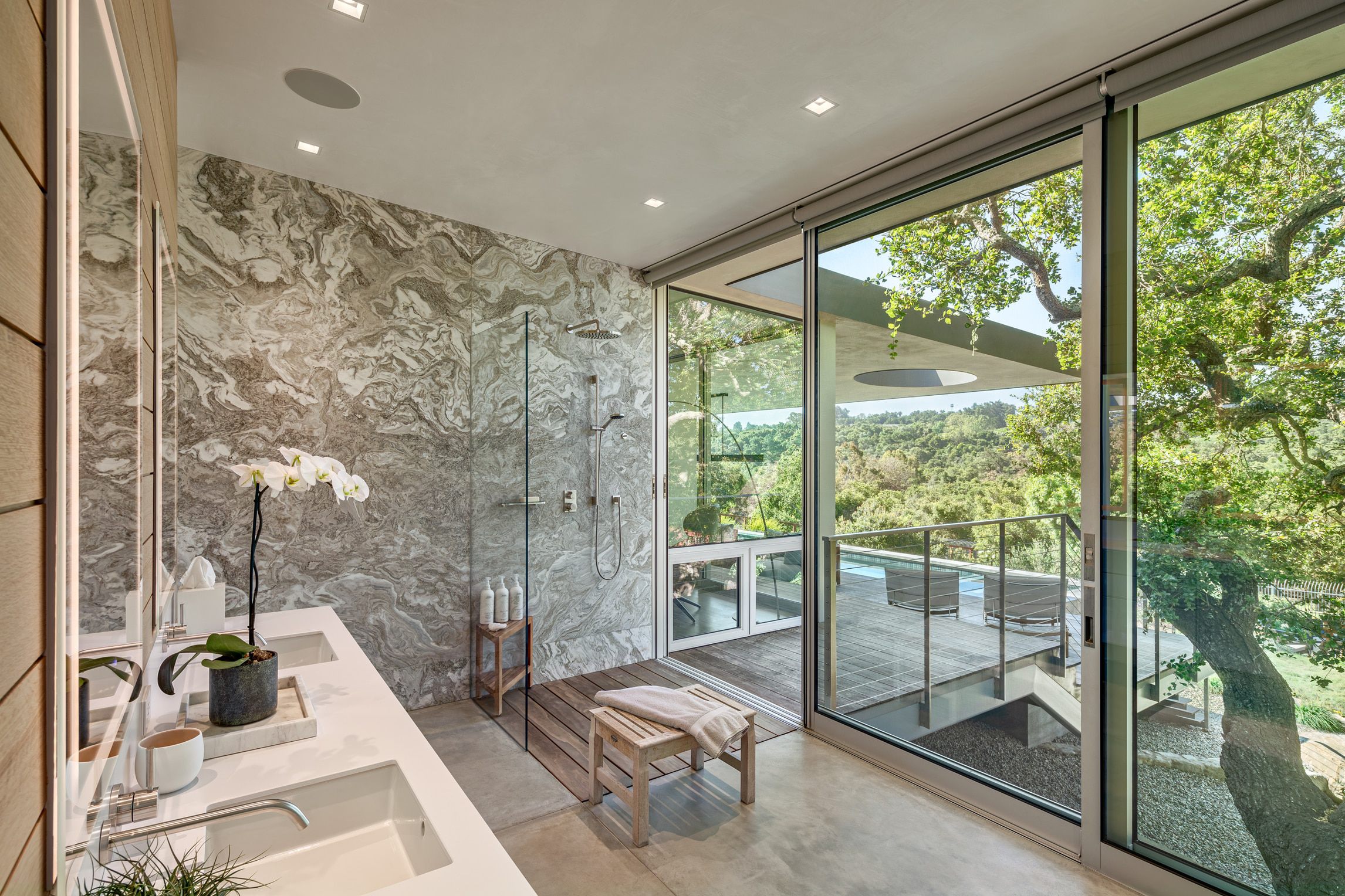 Santa-Barbara-Foothills-Residence-Modern-PrimaryBath