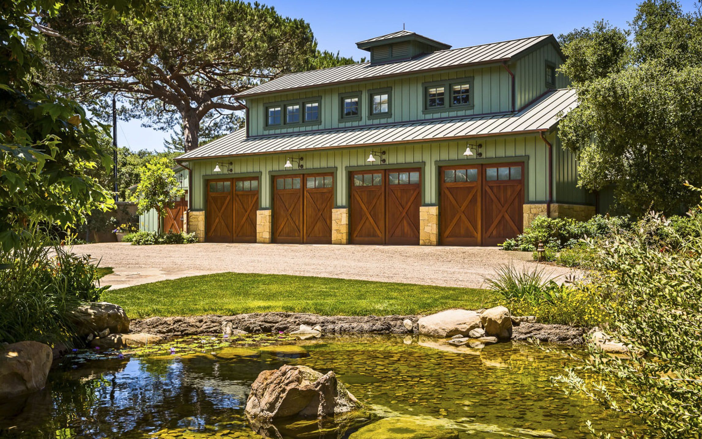 Santa-Barbara-Beach-Residence-Guesthouse-Garage