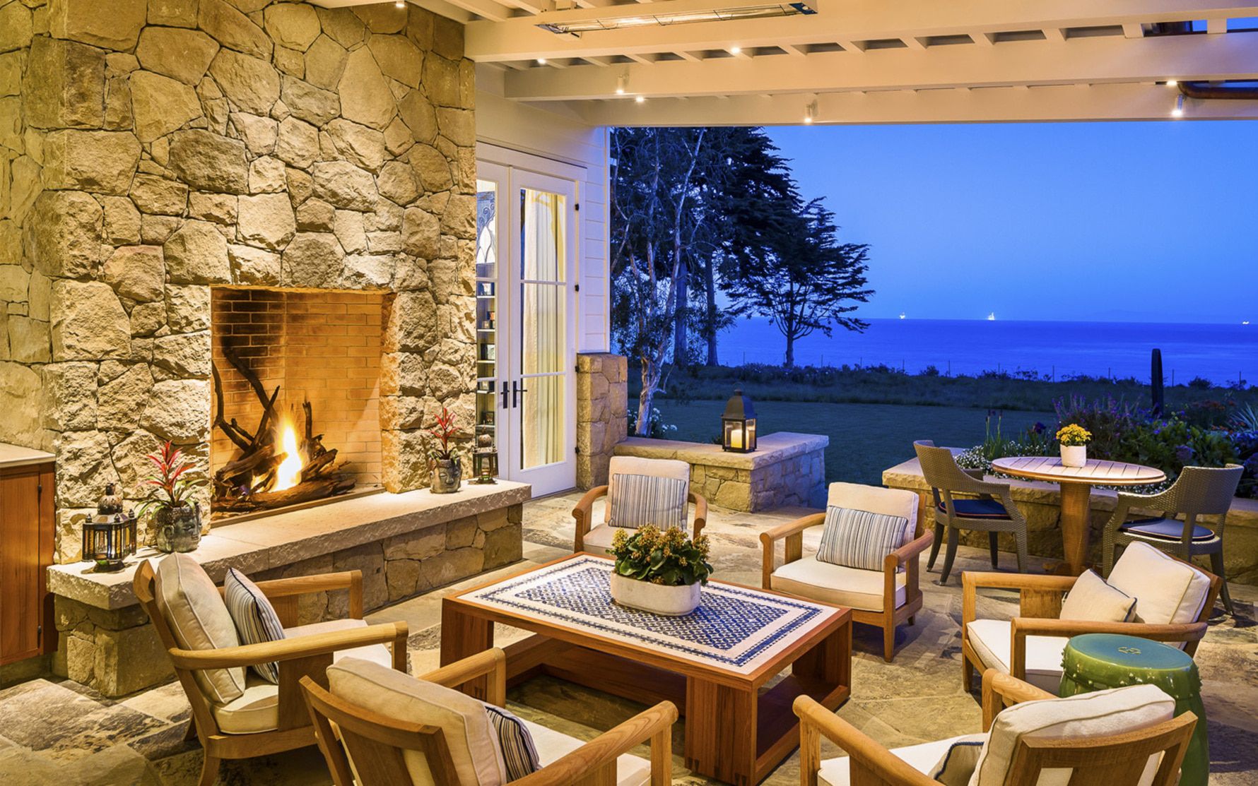 Santa-Barbara-Beach-Residence-Outdoor-Living-Space-Outdoor-Fireplace