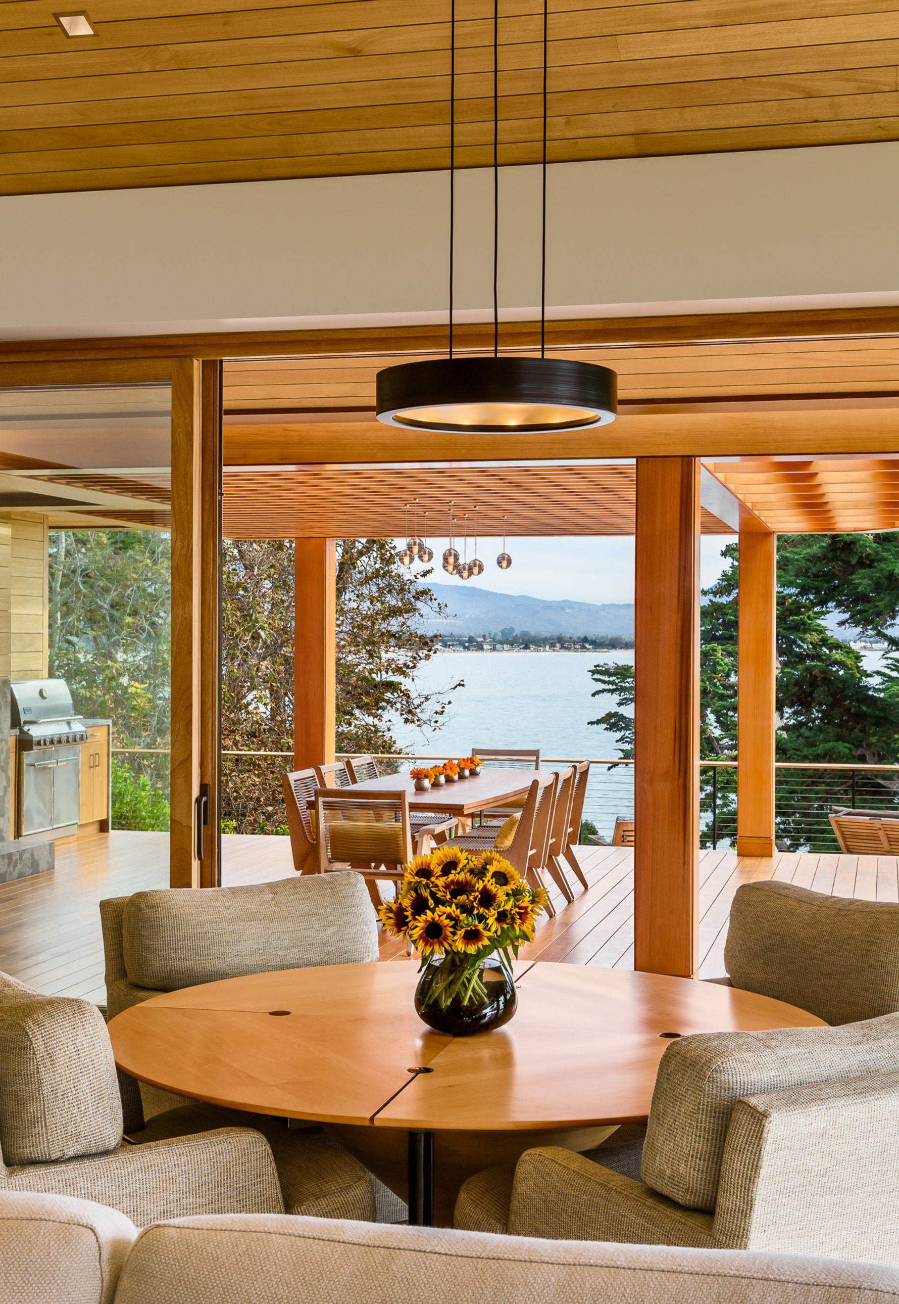 Blufftop-Coastal-Retreat-Dining-Room-Ocean-View