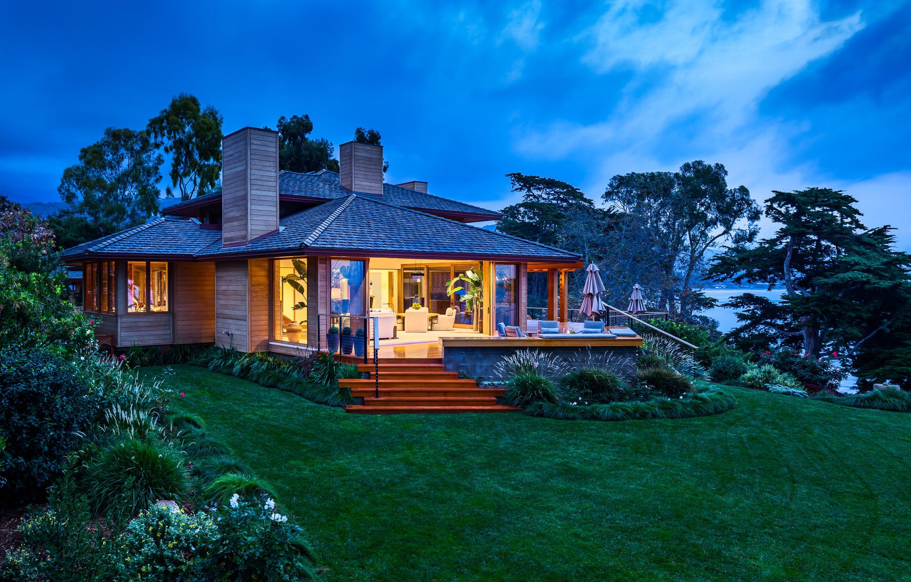 Blufftop-Coastal-Retreat-Deck-Living-Room