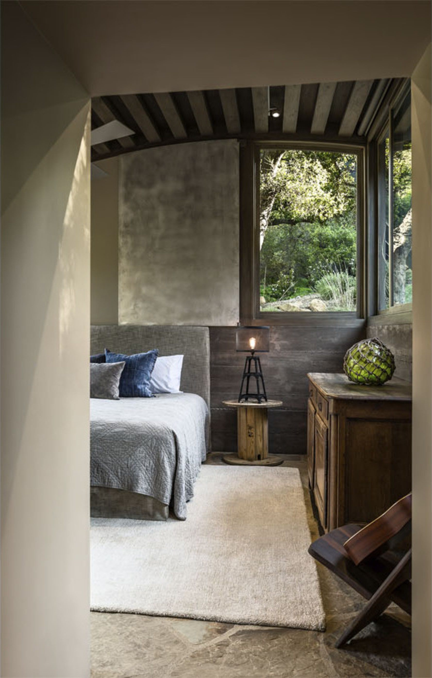 Ricon-Ranch-Bedroom-Wood-Beam-Ceiling