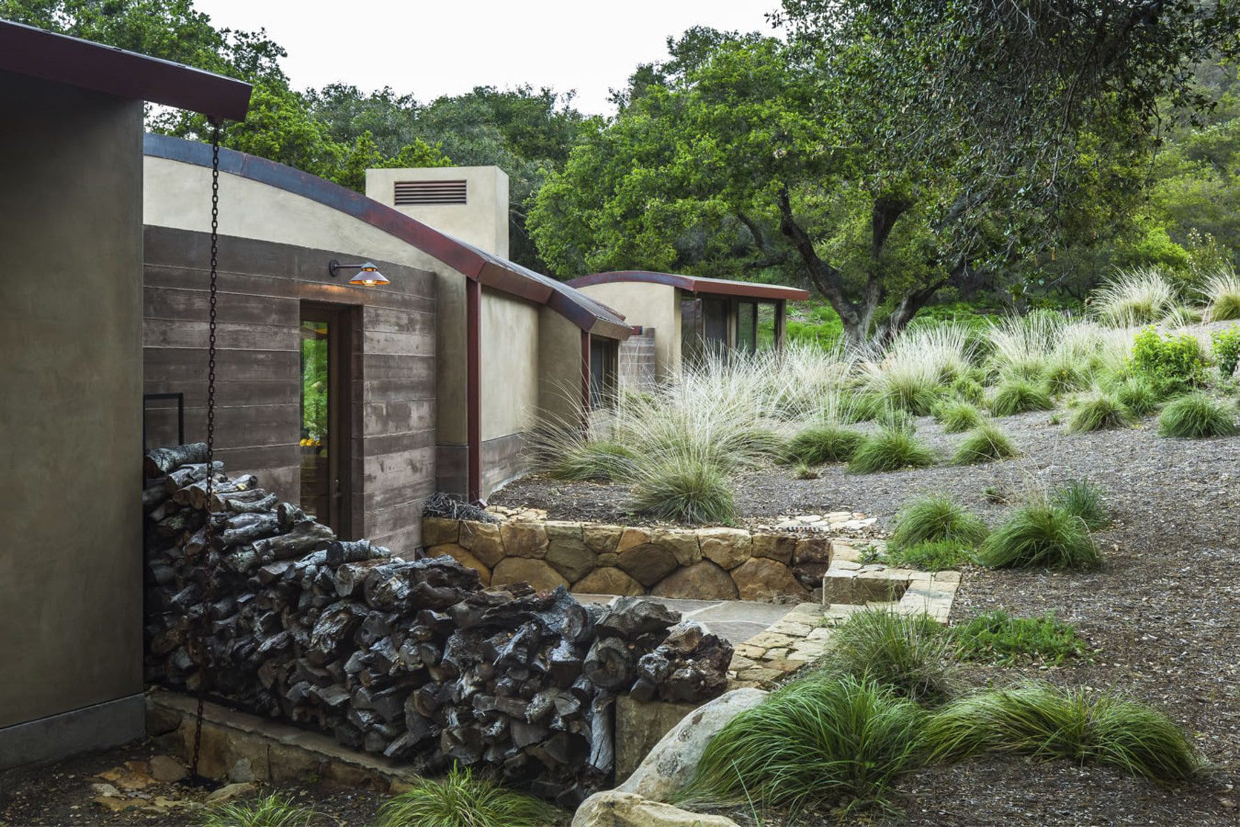 Ricon-Ranch-Board-Form-Concrete-Wall-Integrally-Colored-Plaster-Walls