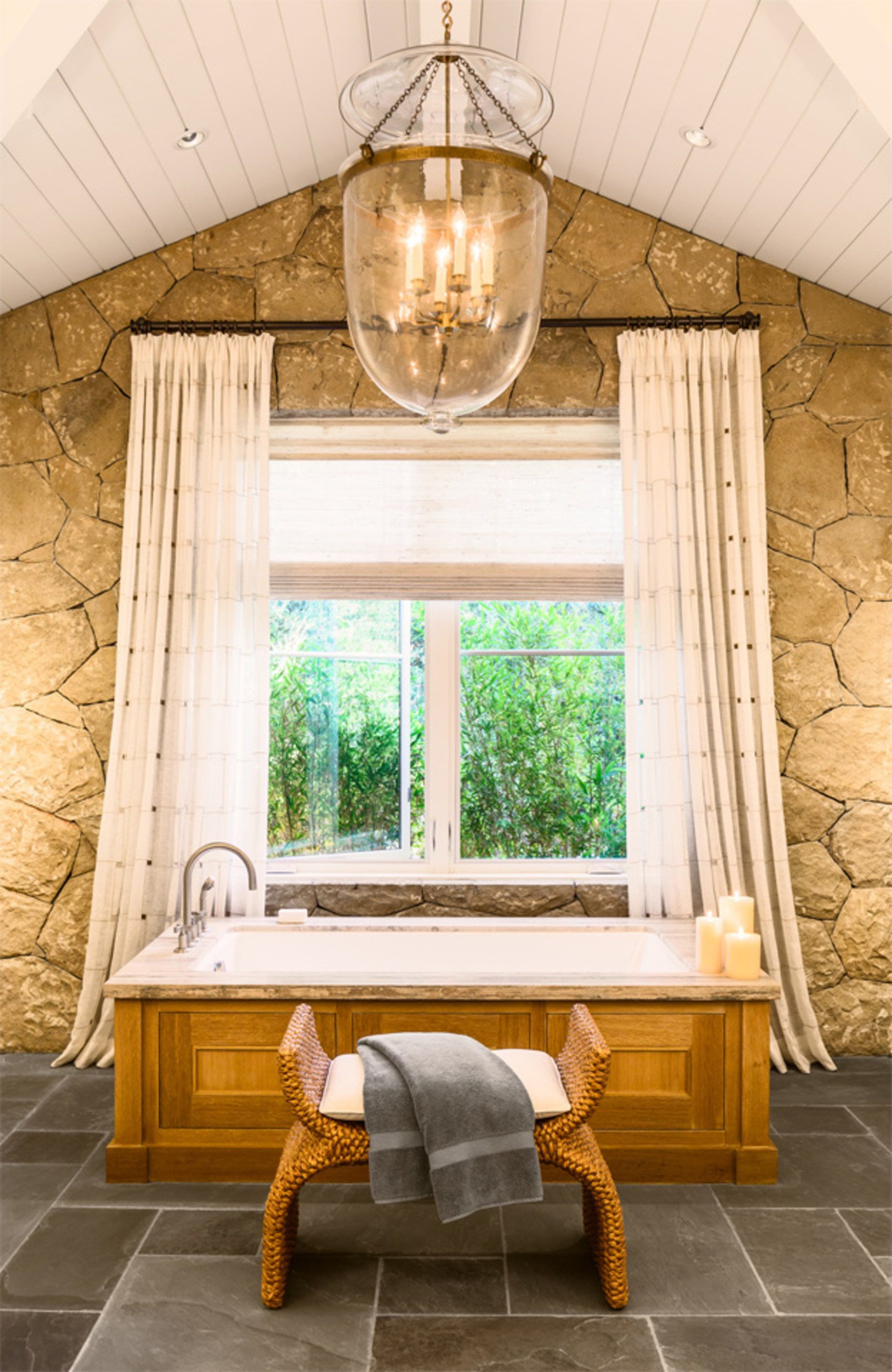 Glen-Oaks-Residence-Bathtub-Stone-Bathroom