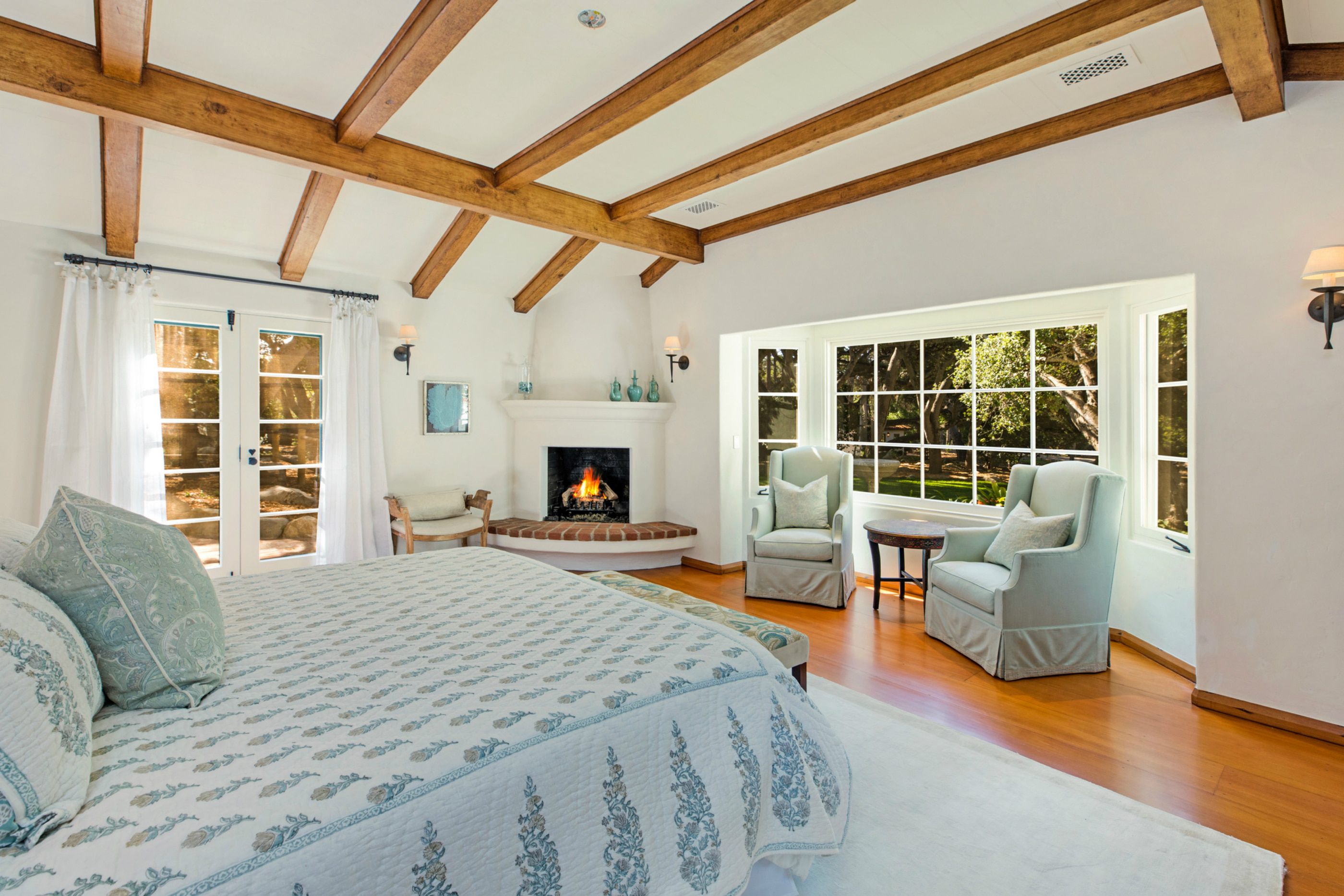 San-Leandro-Residence-Bedroom-Fireplace