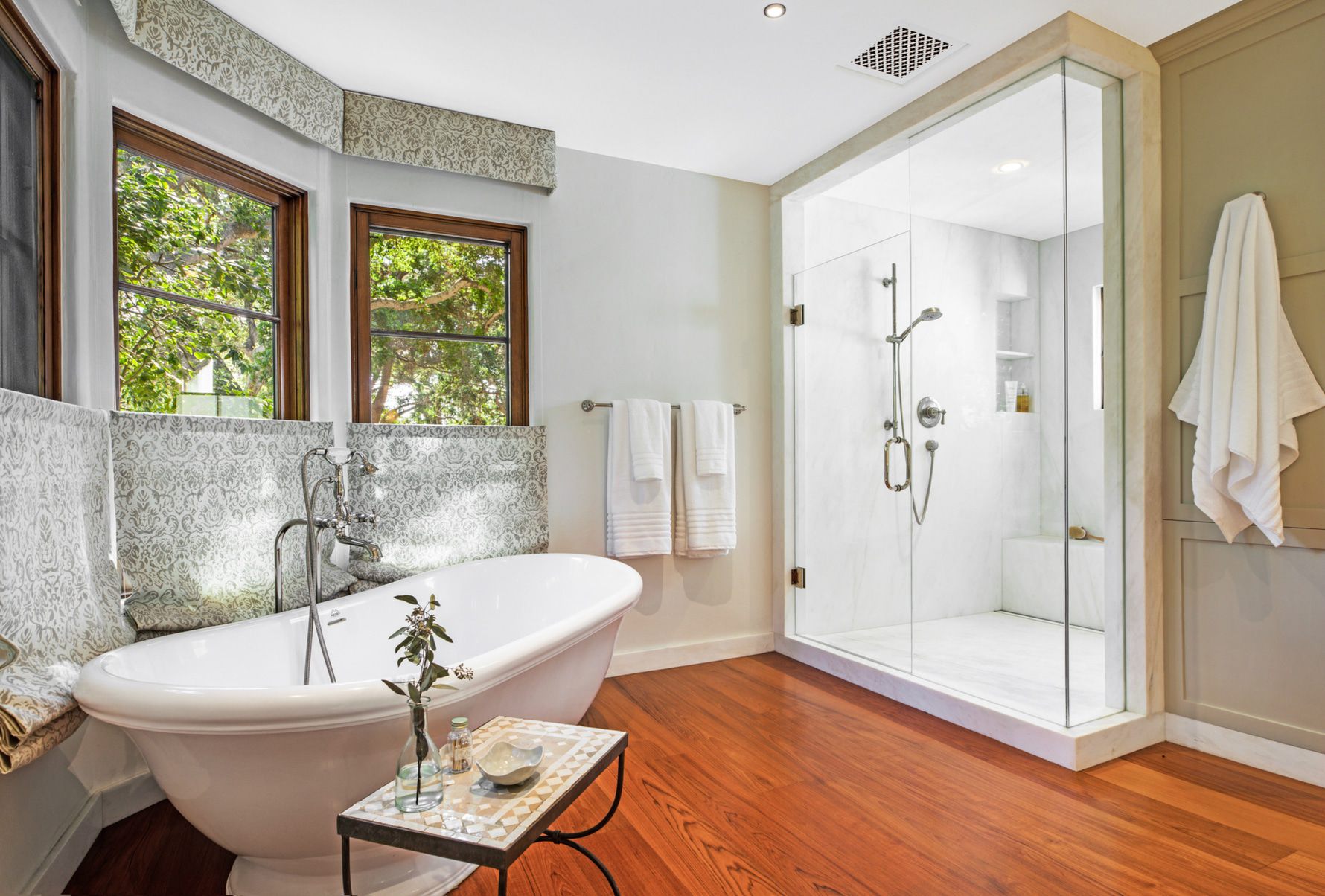 San-Leandro-Residence-Bathtub-Shower