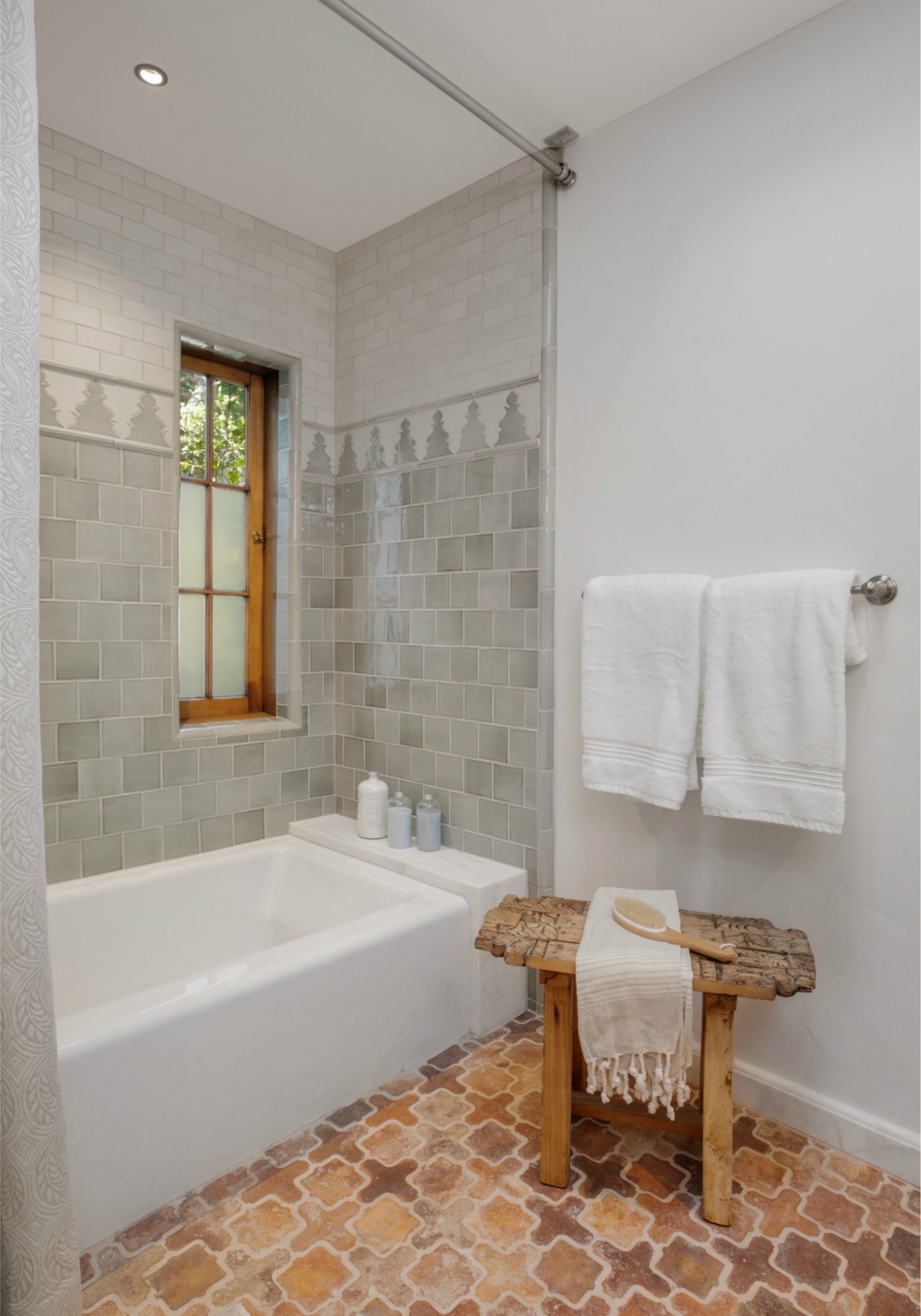 San-Leandro-Residence-Bathroom-Tile-Bathtub