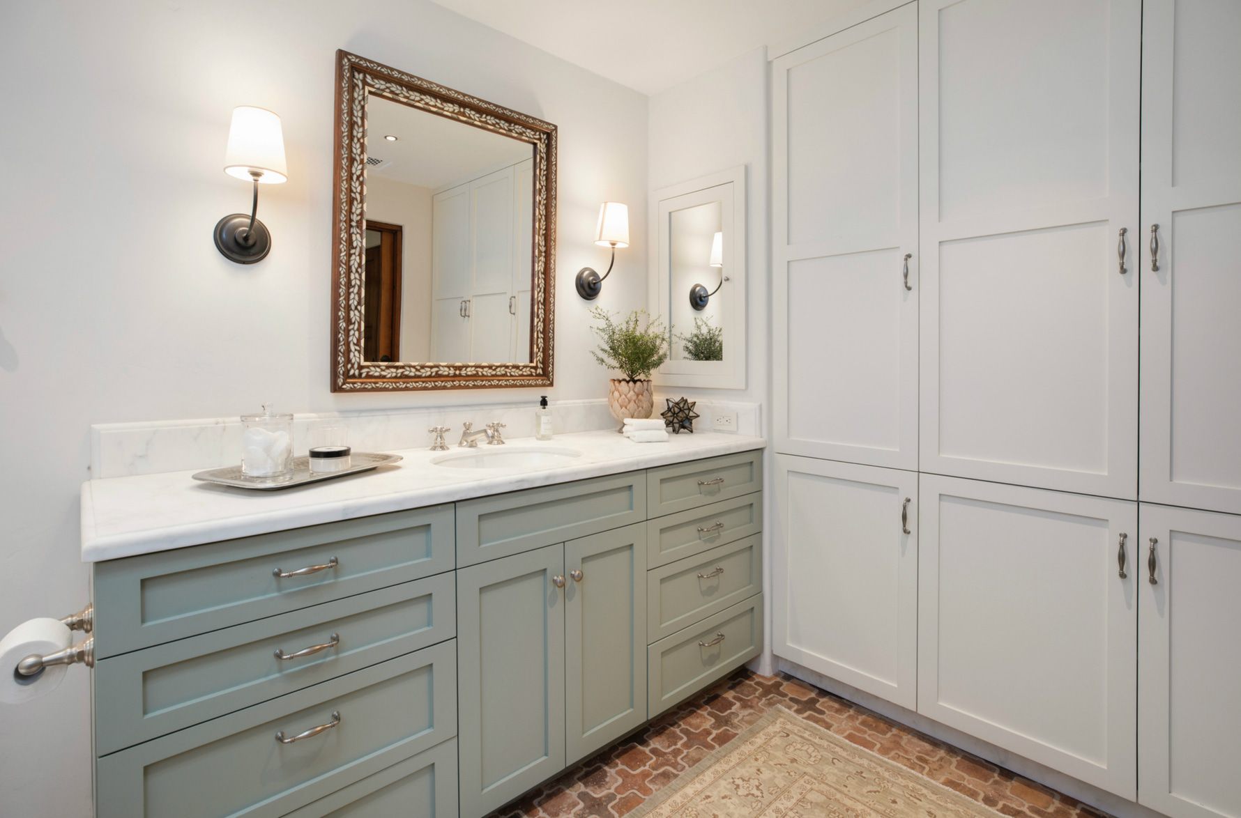 San-Leandro-Residence-Bathroom-Cabinets