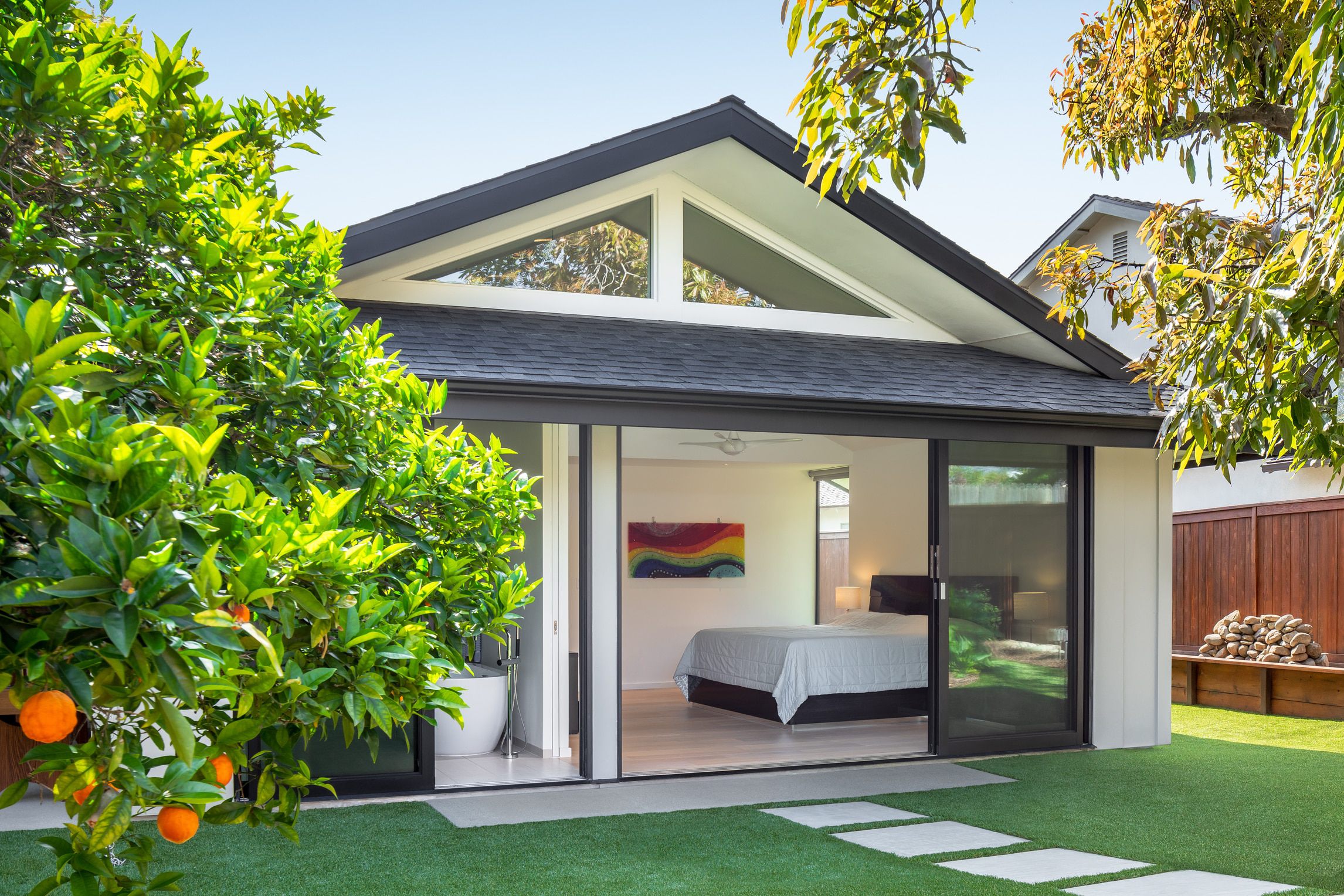 Lamb-Residence-Bedroom-Mid-century-Modern