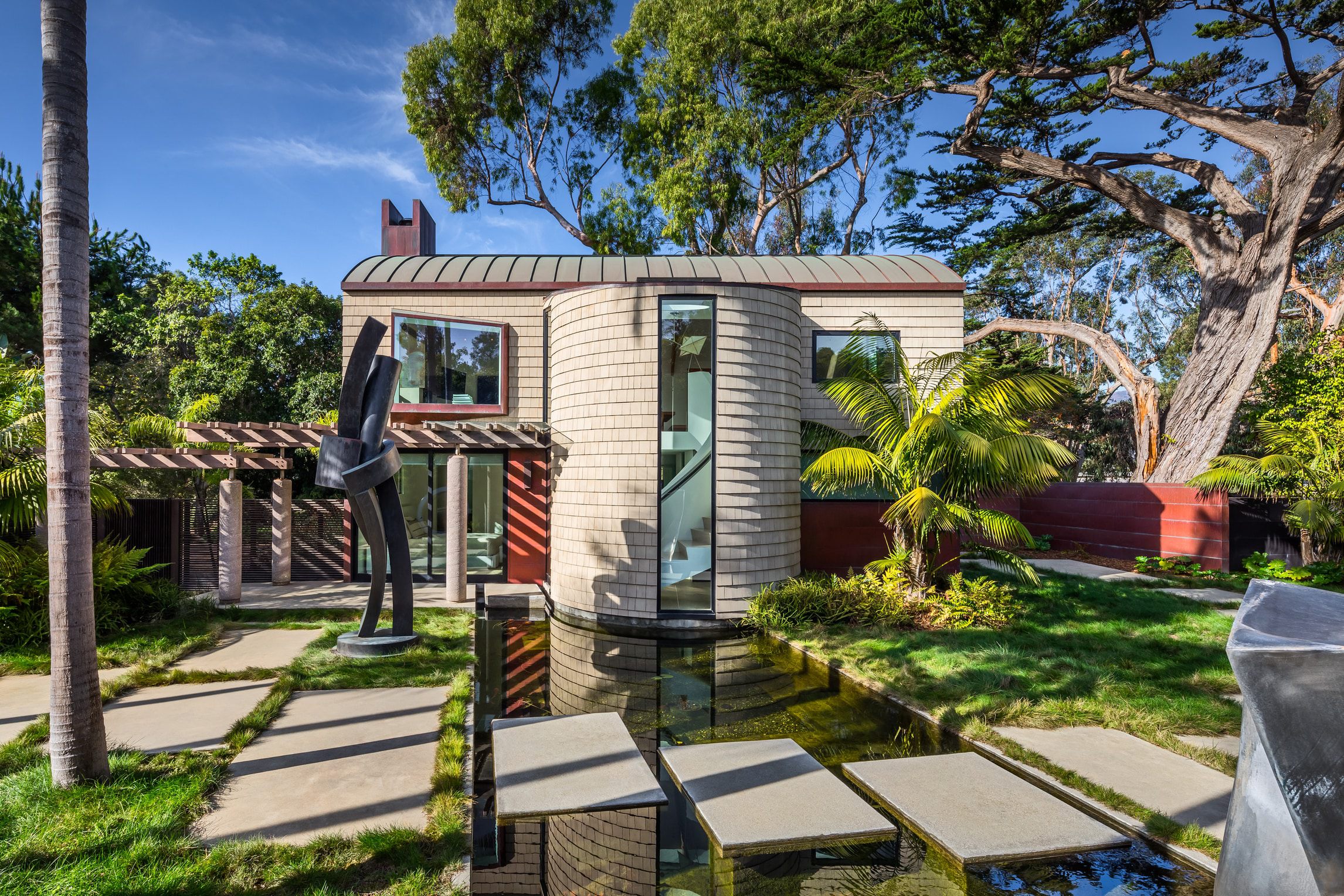 Handtmann-Guesthouse-Water-Feature-Shingle-Siding