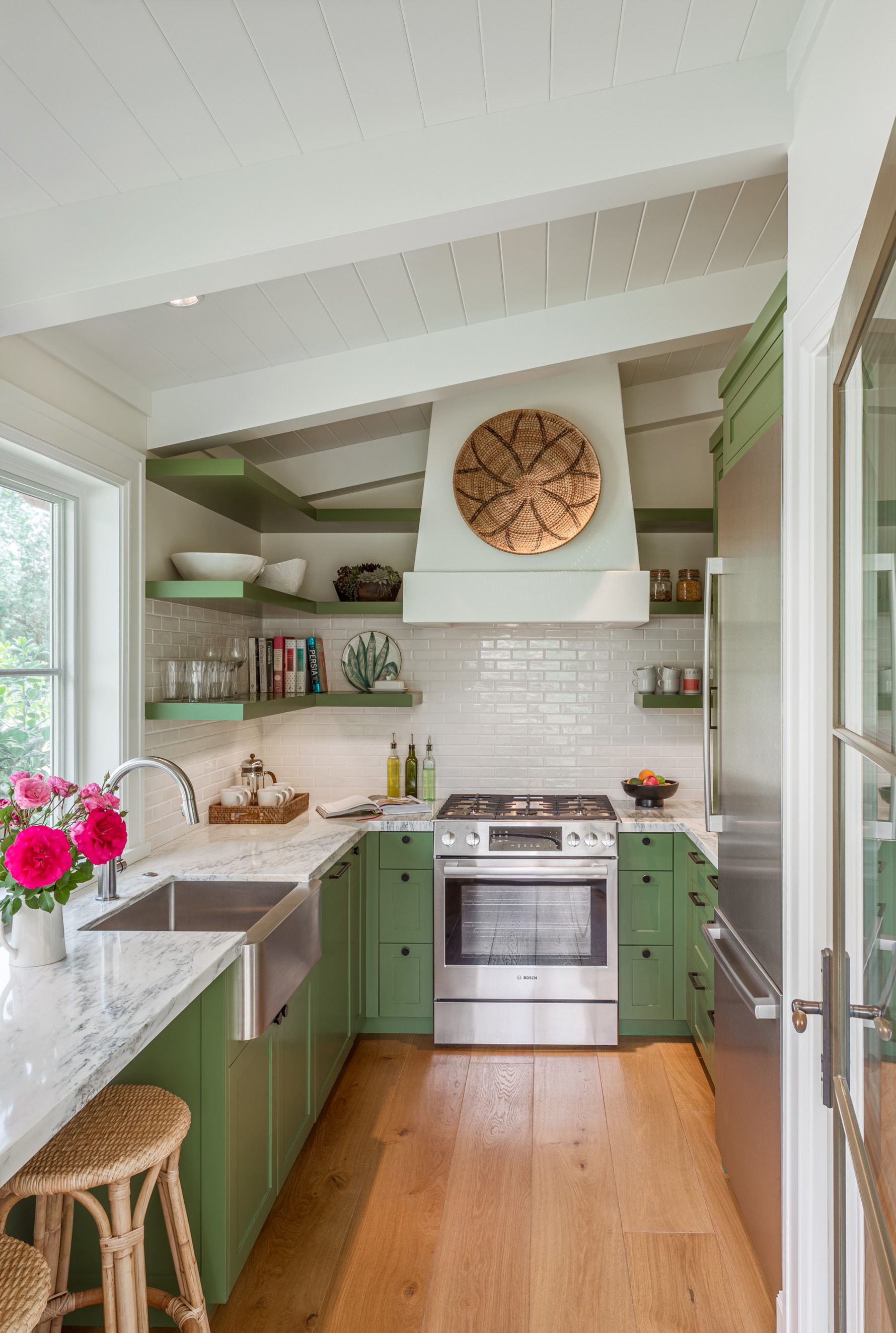 Glen-Oaks-Guest-House-Kitchen-Plaster-Range-Hood