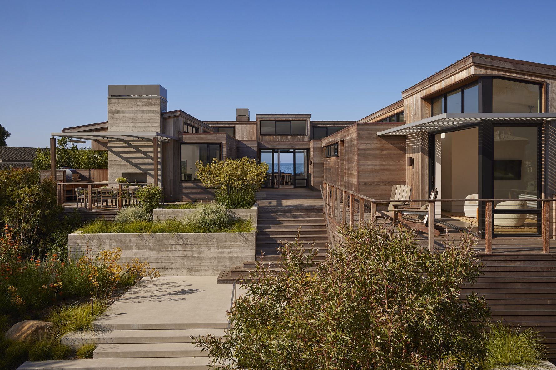 El-Estero-Beach-House-Board-Form-Concrete-Wall-Wood-Siding