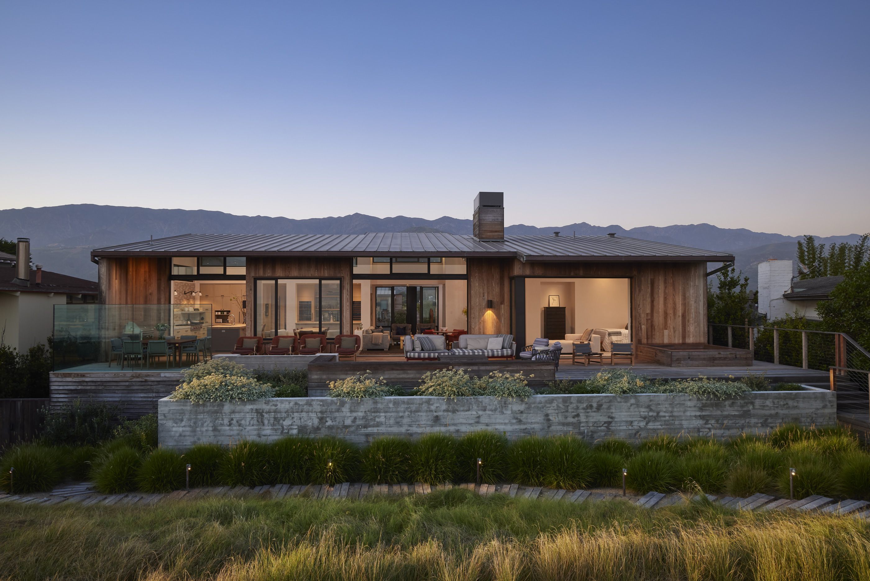 El-Estero-Beach-House-Beach-Deck-Board-Form-Concrete-Wall