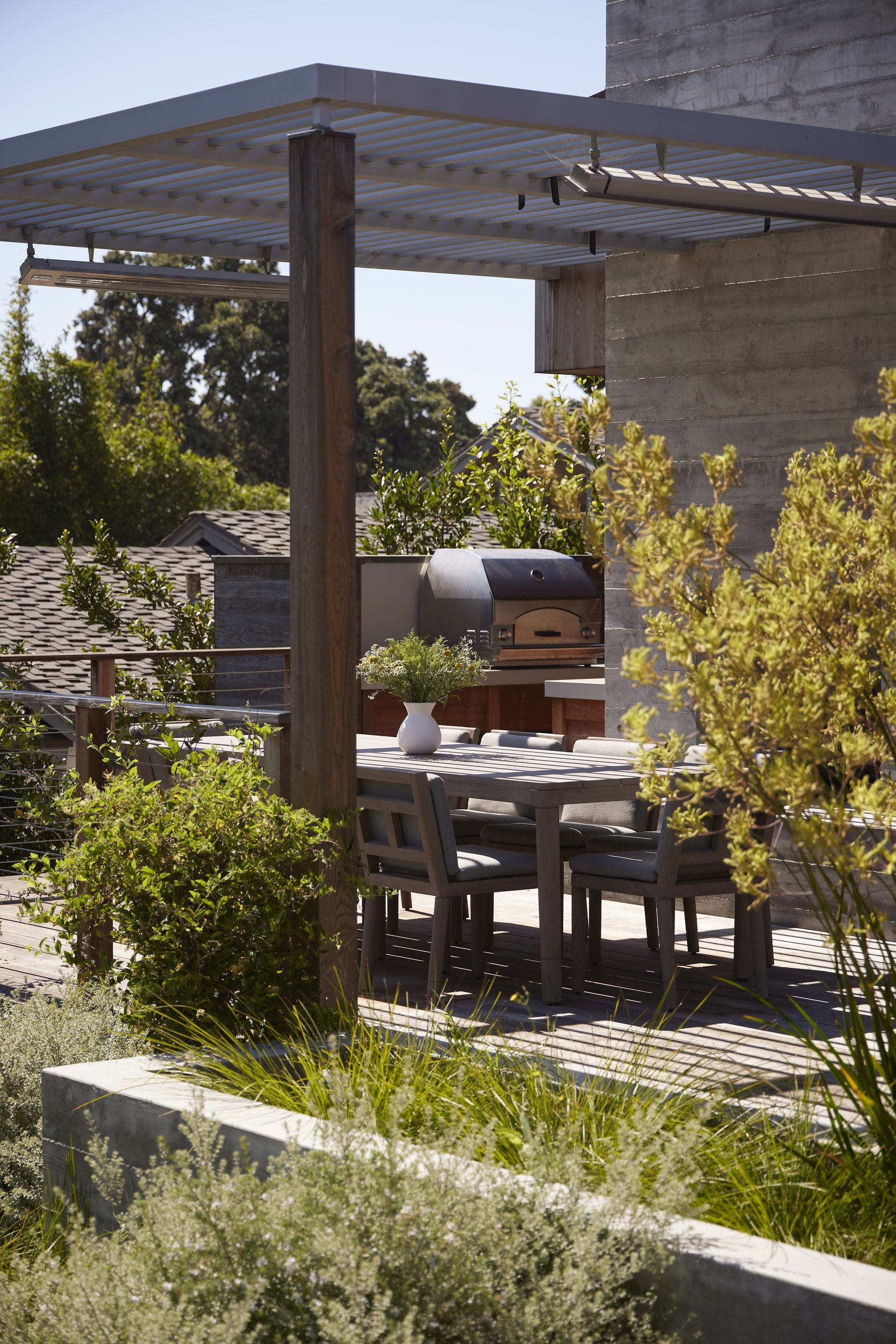 El-Estero-Beach-House-Trellis-Outdoor-Dining