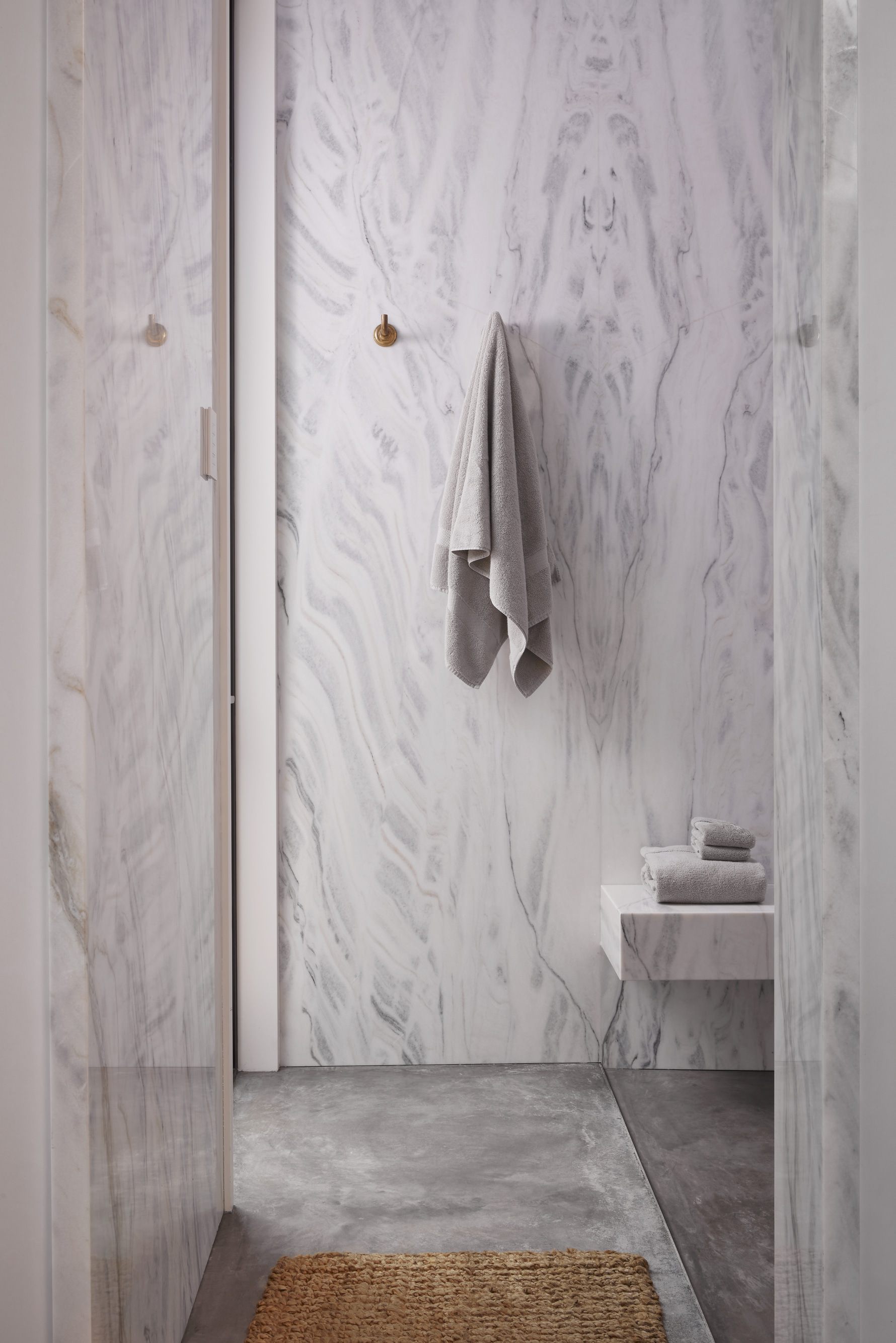 El-Estero-Beach-House-Shower-Marble