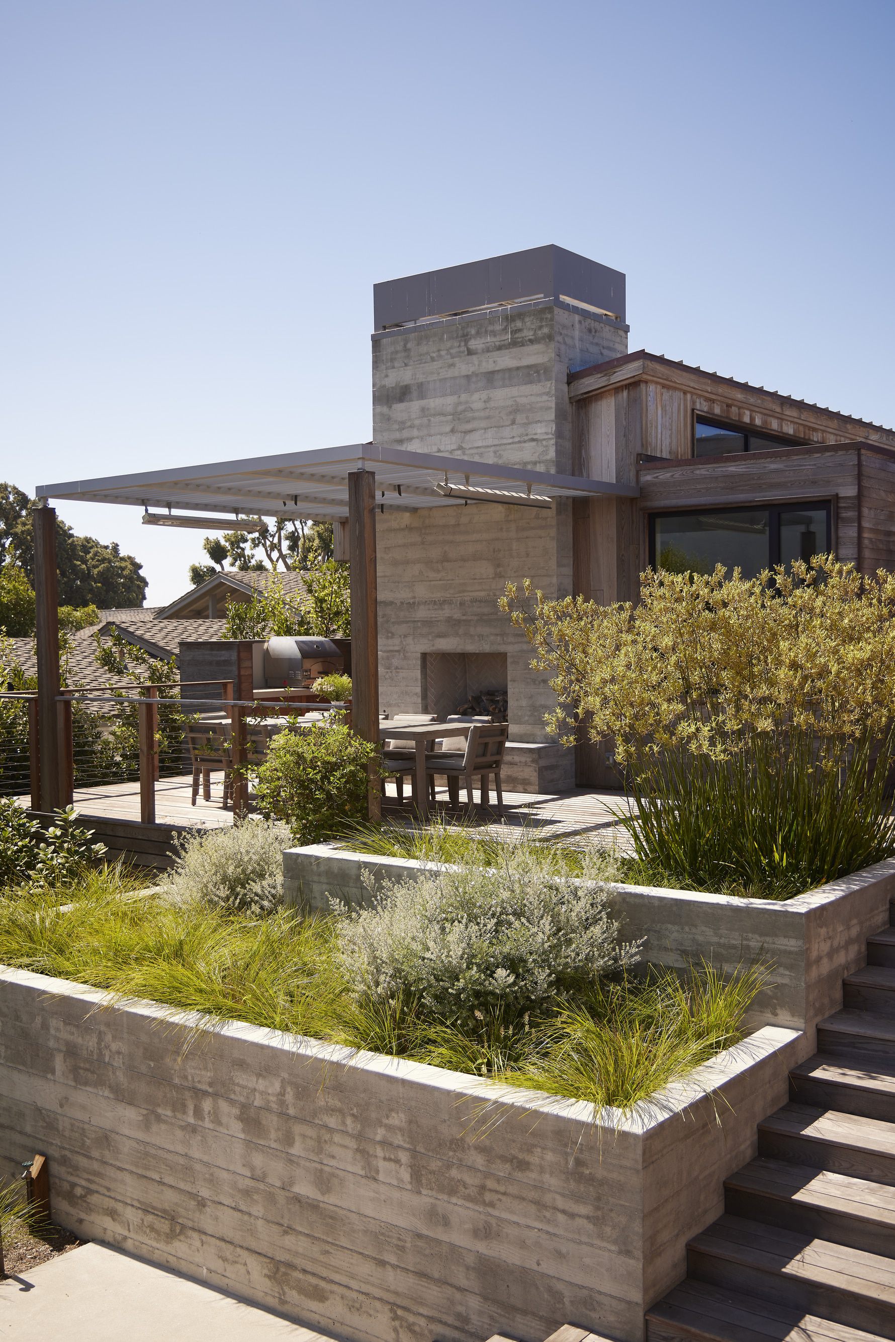 El-Estero-Beach-House-Board-Form-Concrete-Planters-Trellis-Patio