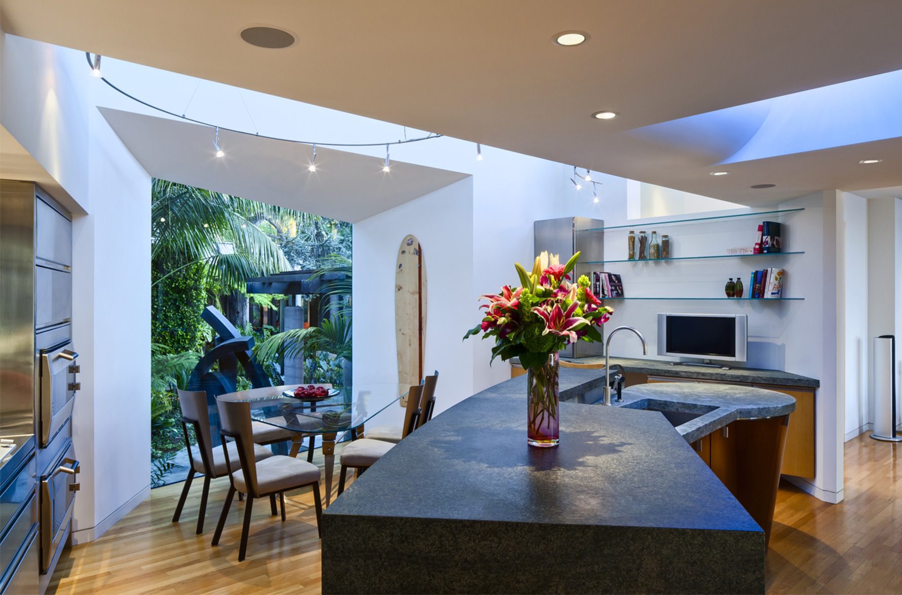 Handtmann-Residence-Bay-Window-Kitchen-island