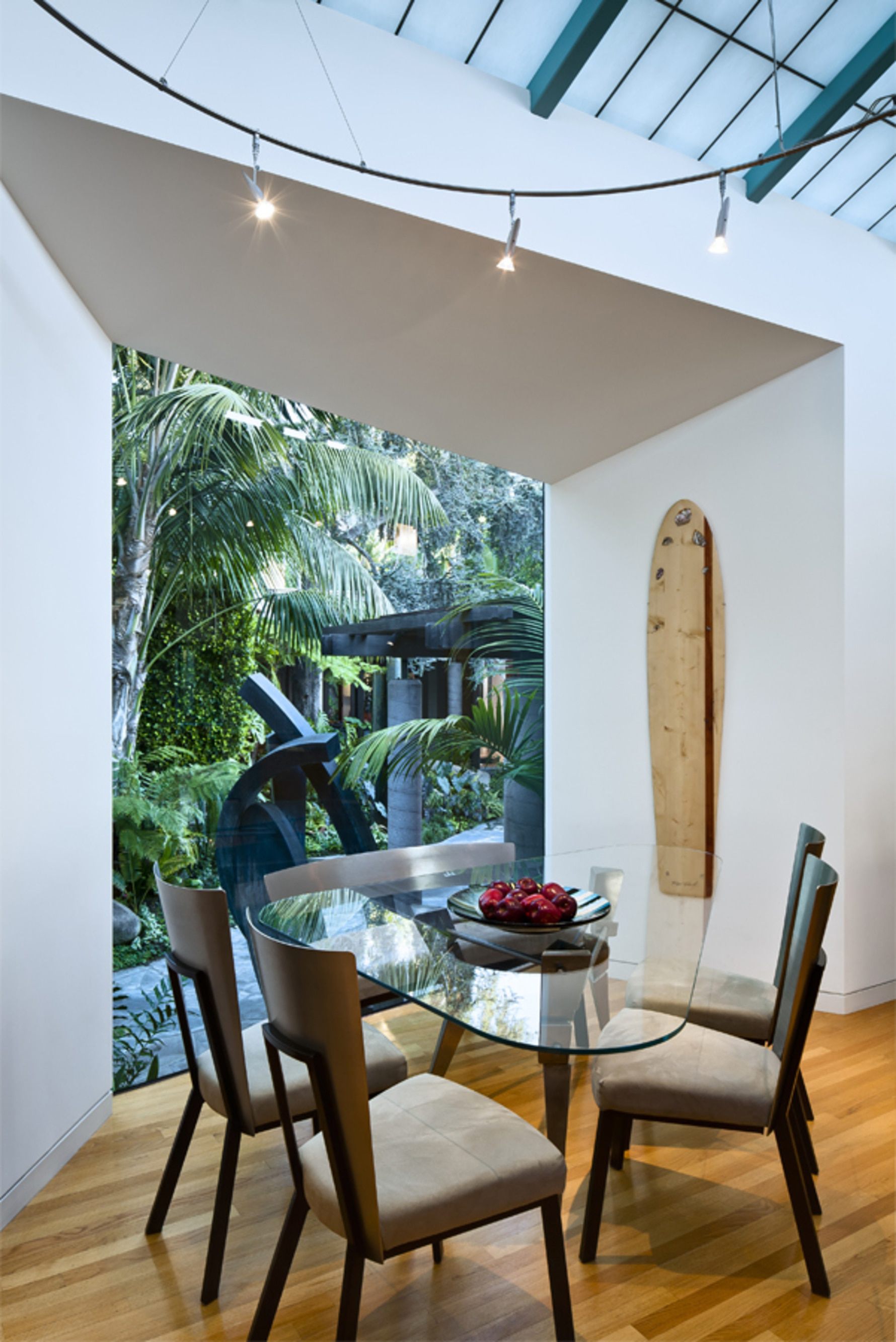 Handtmann-Residence-Bay-Window-Breakfast-Nook