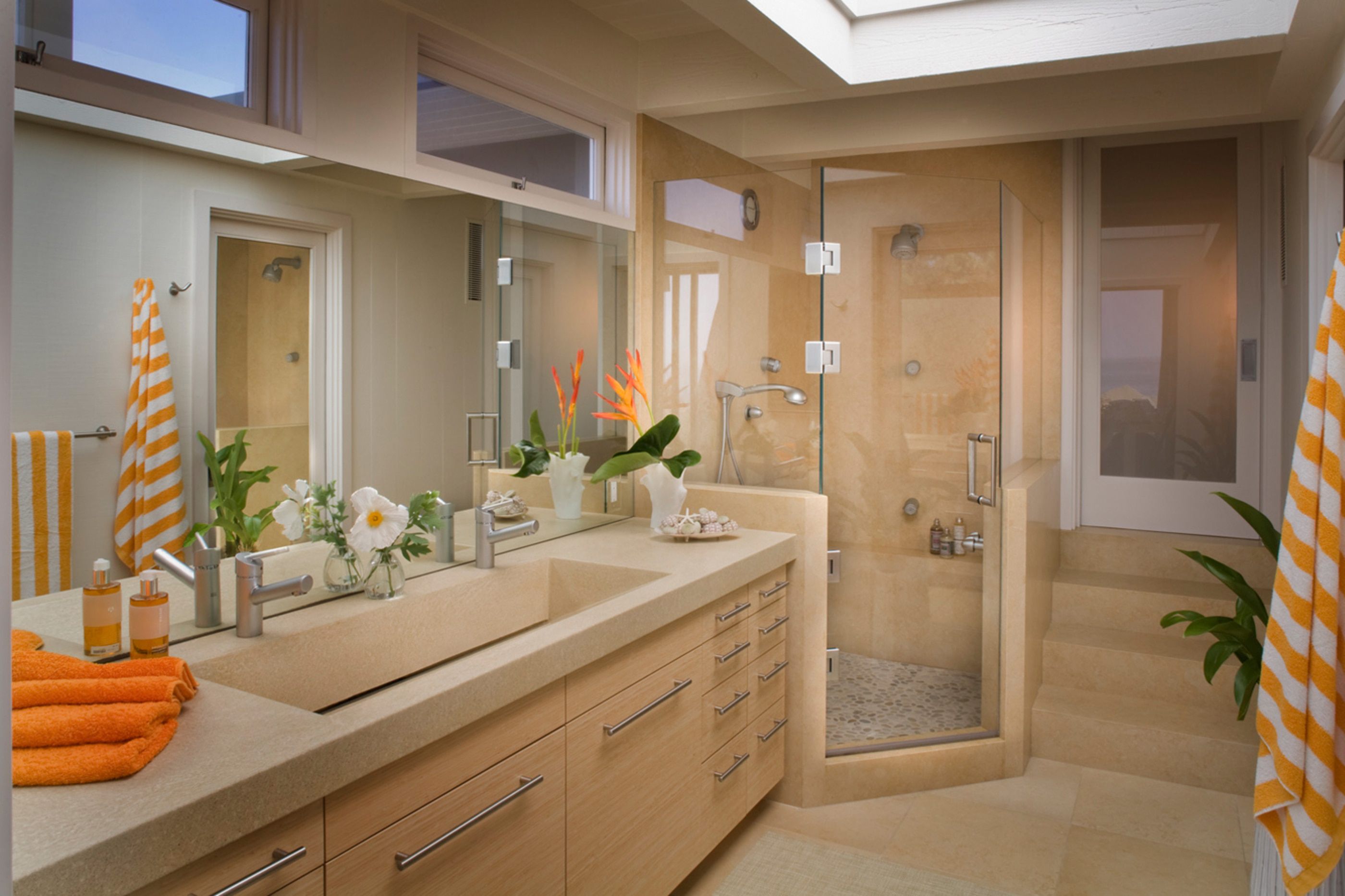 Tabasgo-Residence-Bathroom-Vanity-Shower