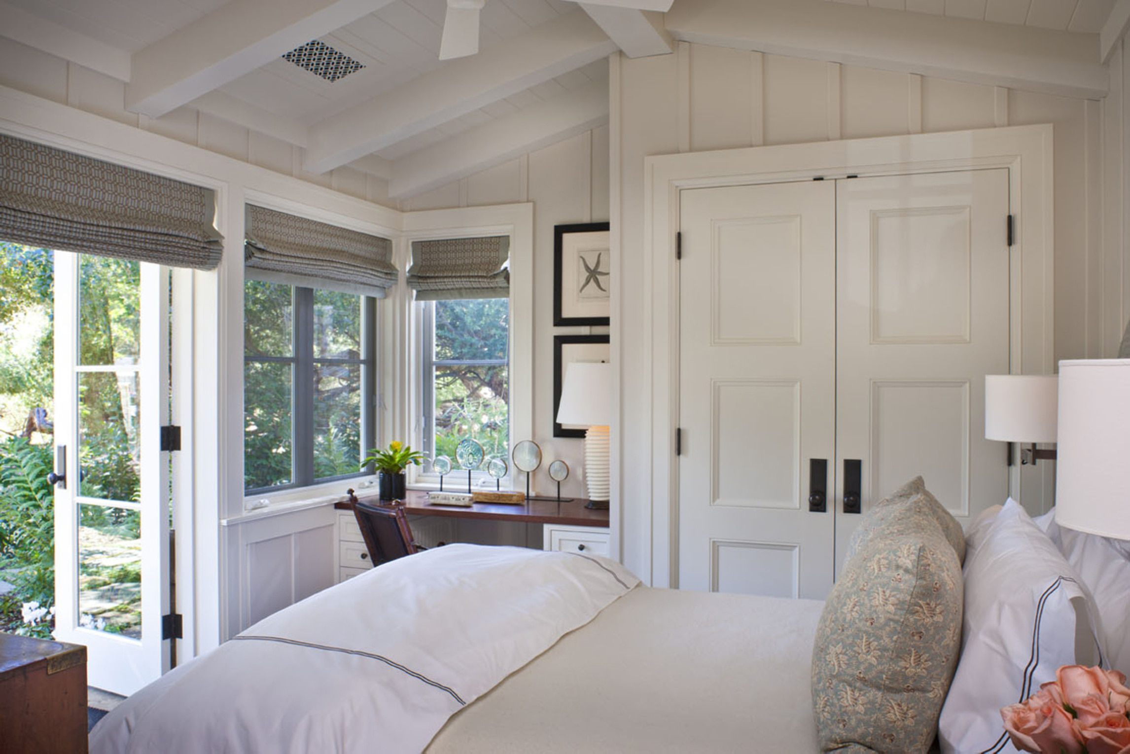 Santa-Barbara-Beach-Guest-House-Studio-Bedroom-Desk