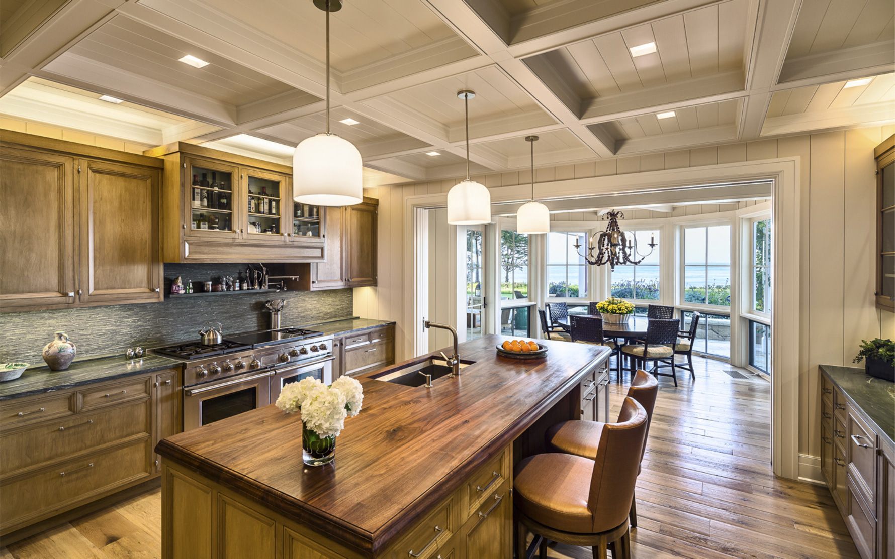 Santa-Barbara-Beach-Residence-Kitchen-island-Breakfast-Nook