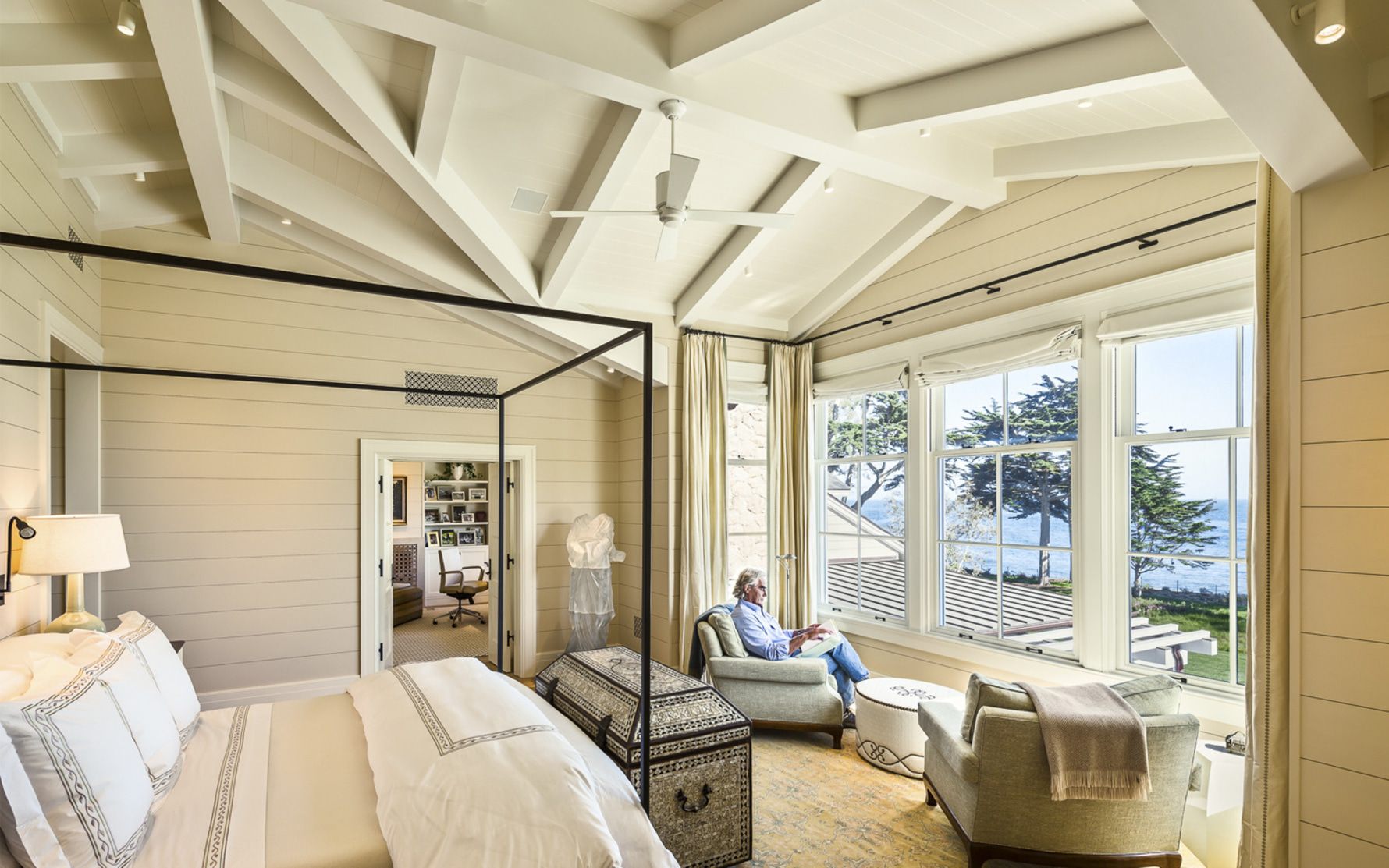 Santa-Barbara-Beach-Residence-Bedroom-Bay-Window