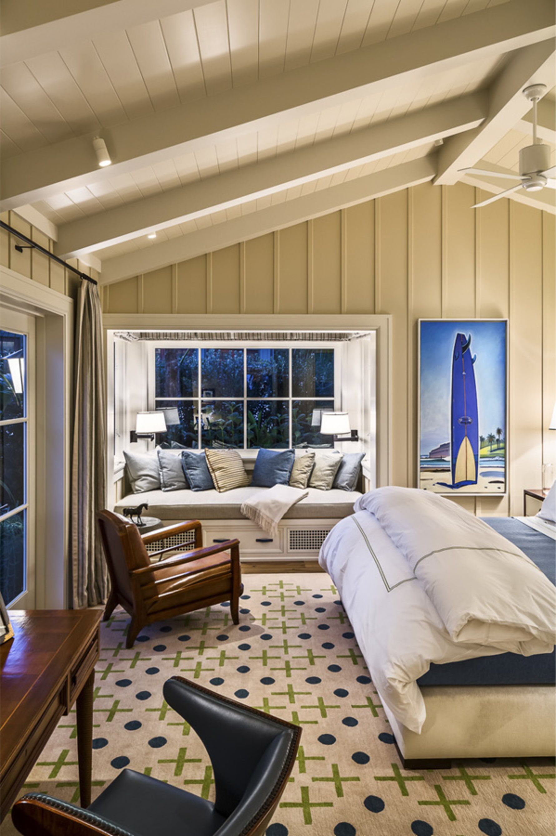 Santa-Barbara-Beach-Residence-Window-seat-Bedroom