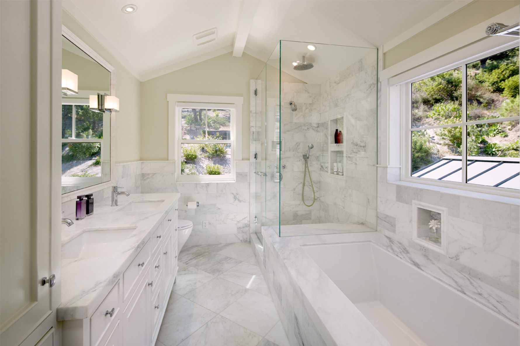 East-Mountain-Residence-Bathroom-Marble